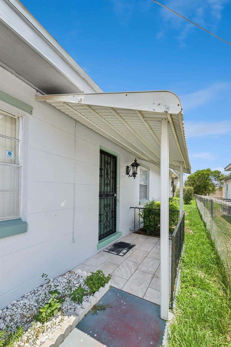 Photo of 442 E Street, Lake Wales, FL 33853 (MLS # P4939169)