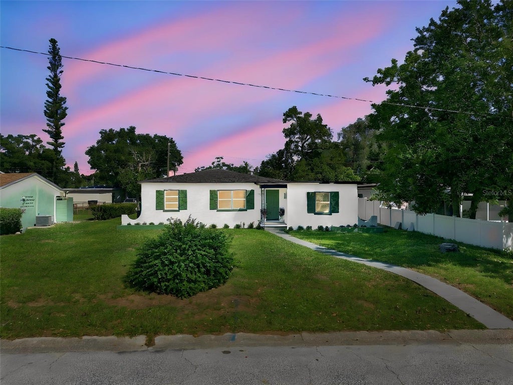 Photo of 3615 Emerson Avenue S, St Petersburg, FL 33711 (MLS # TB8560385)