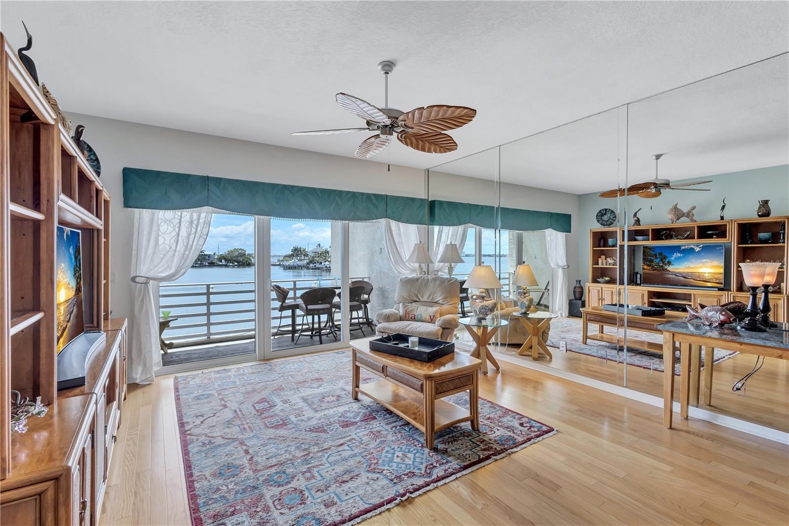 MIRABELLA TWNHMS SUB - Residential