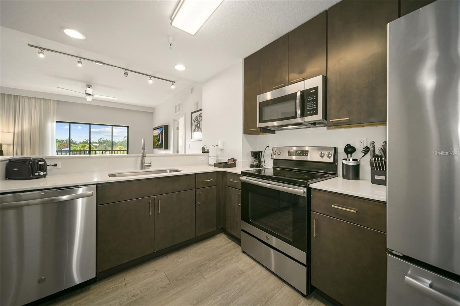 14501 GROVE RESORT AVENUE 3239