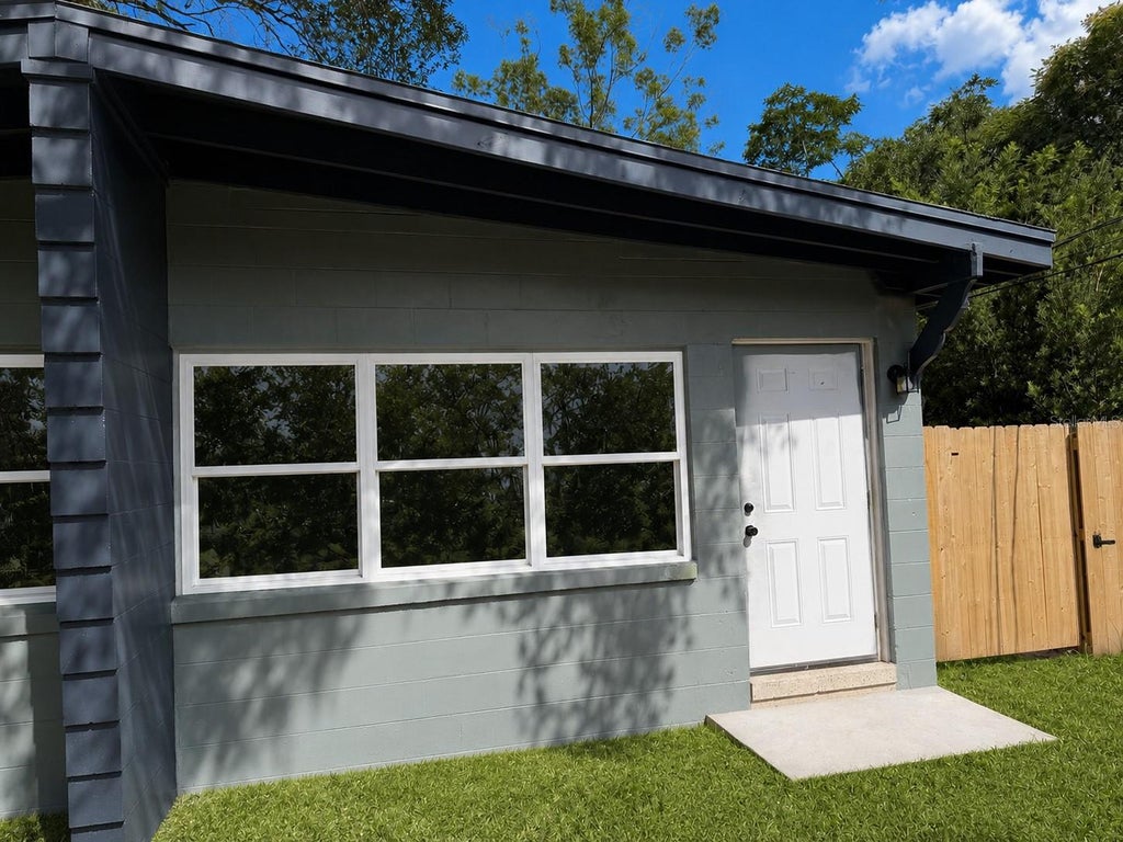 Photo of 1605 Dauphin Lane, Orlando, FL 32803 (MLS # O6437582)