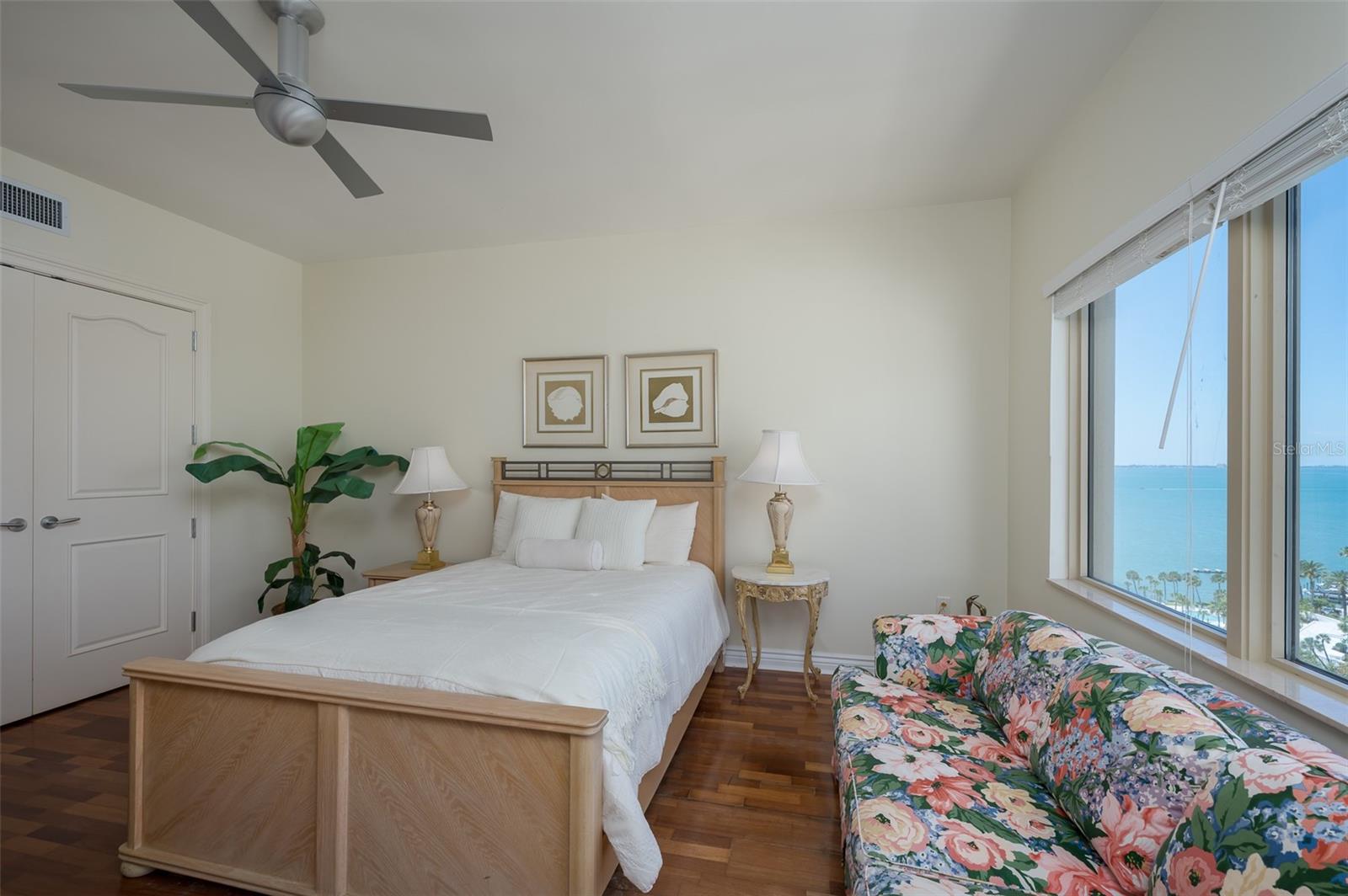 THE RESIDENCES - Residential