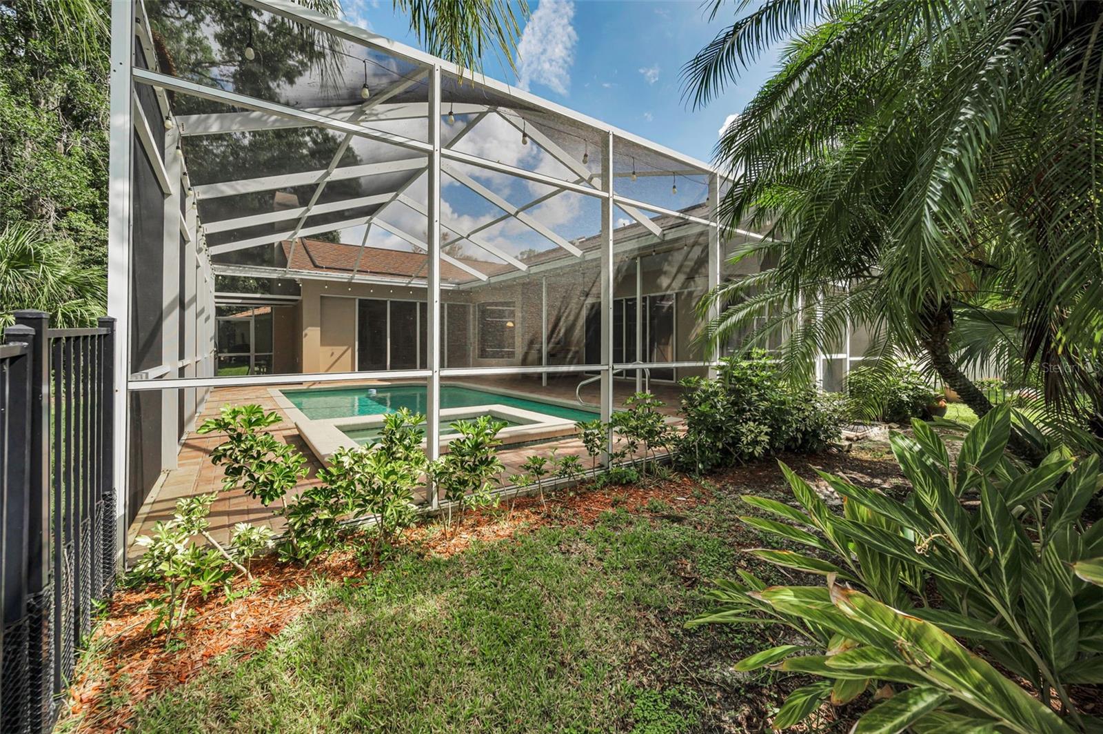 HUNTERS CROSSING - Residential