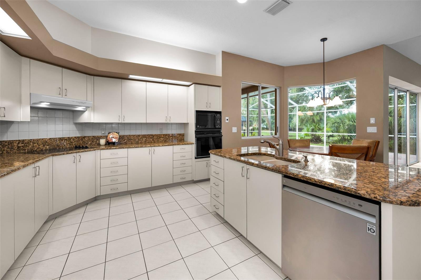 HUNTERS CROSSING - Residential