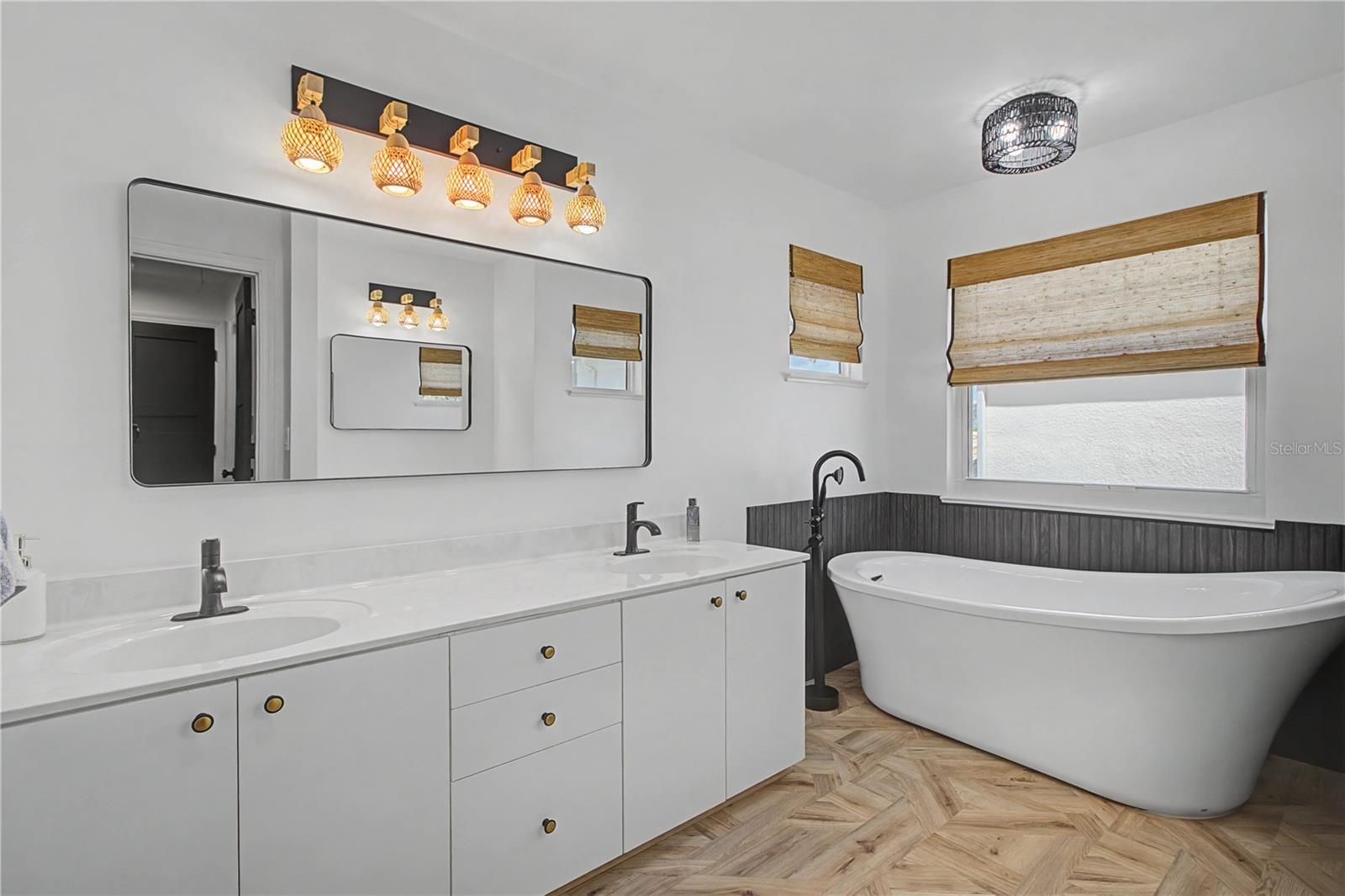 EVENINGSTAR CAY - Residential