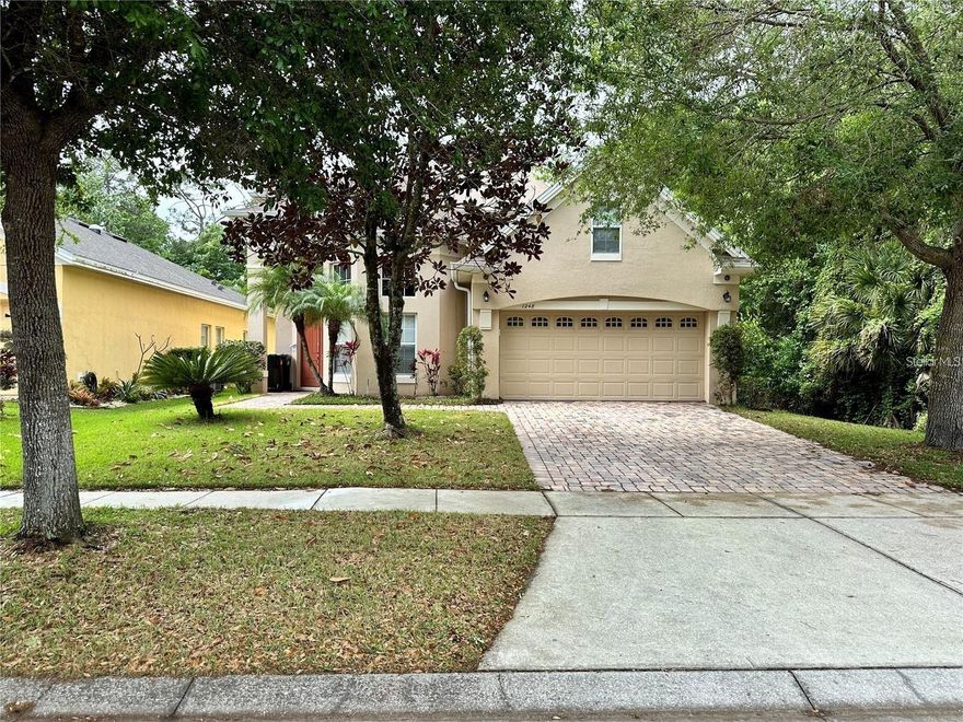 Beautiful and well-maintained home located in a highly accessible area of East Orlando. The property offers a functional layout with comfortable living spaces and a private backyard facing a peaceful green area. Conveniently located near major highways and community amenities, providing an easy commute throughout the city. A great opportunity for those seeking comfort, space, and location all in one.