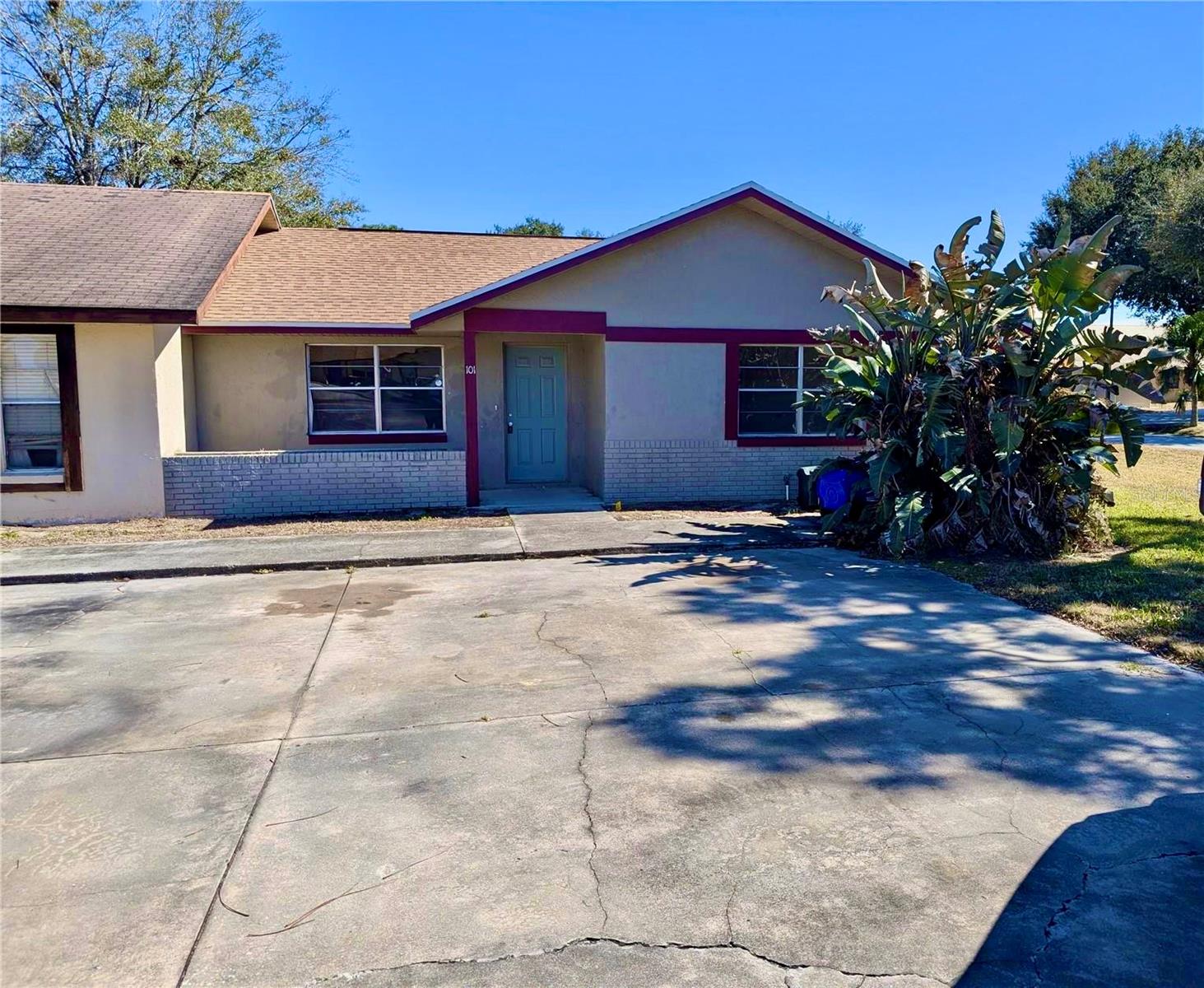 OAKWOOD VILLAS - Residential