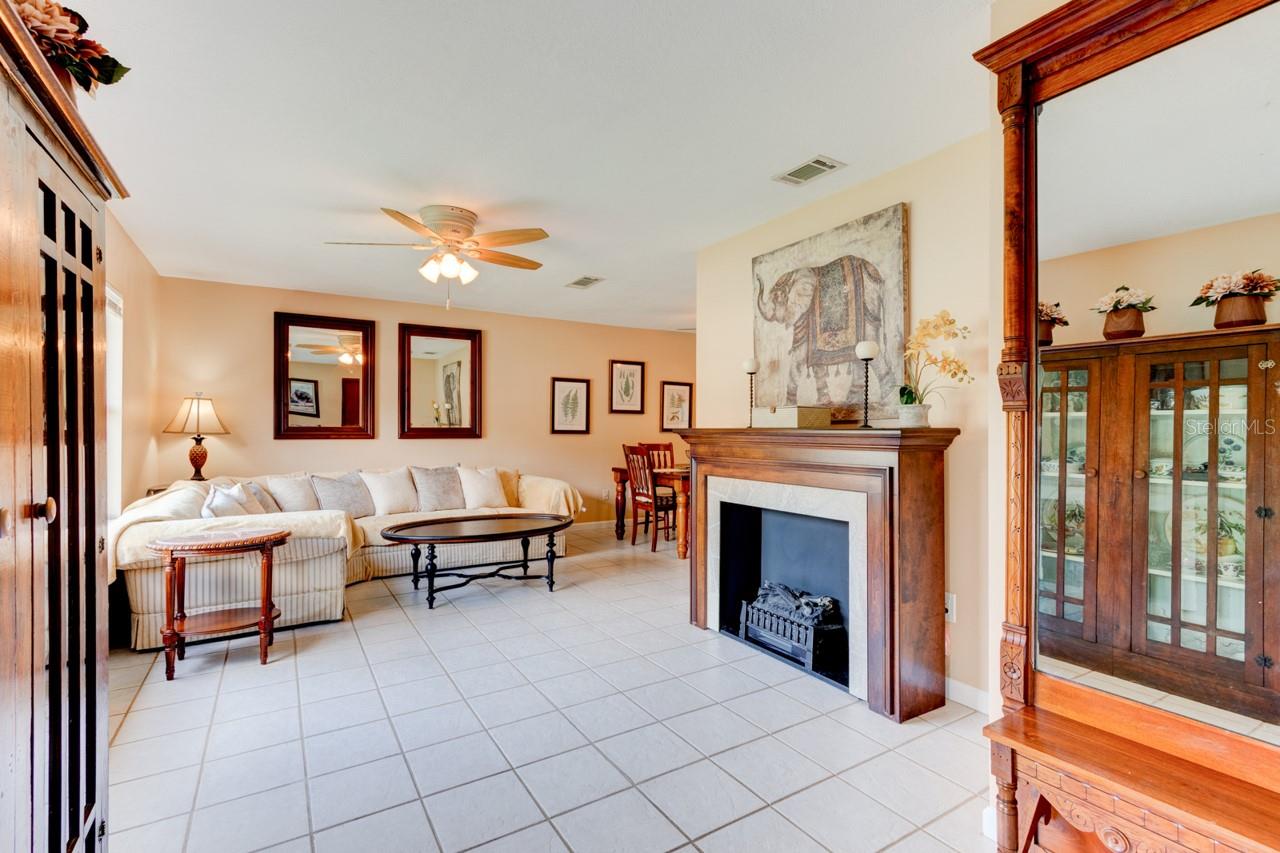 16 LAUREL OAKS CIRCLE