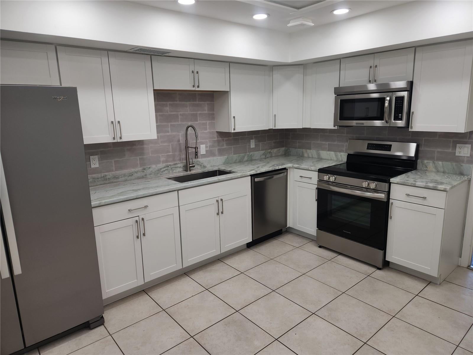 6954 W COUNTRY CLUB DRIVE N, SARASOTA, FL, 34243 4 6954 W COUNTRY CLUB DRIVE N