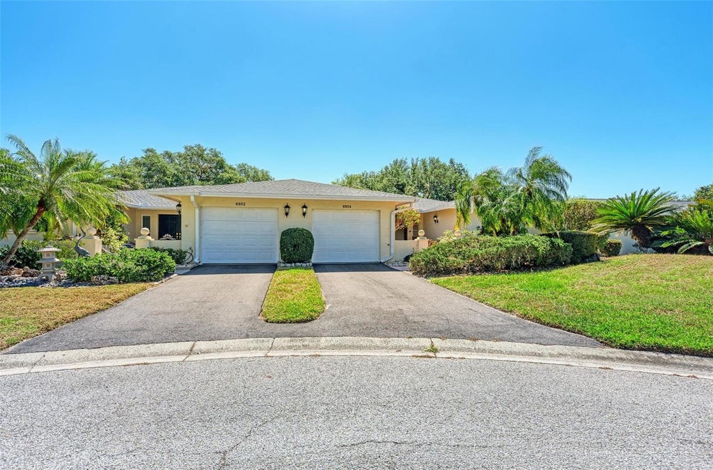 Photo of 6954 W Country Club Drive N, Sarasota, FL 34243 (MLS # A4711248)
