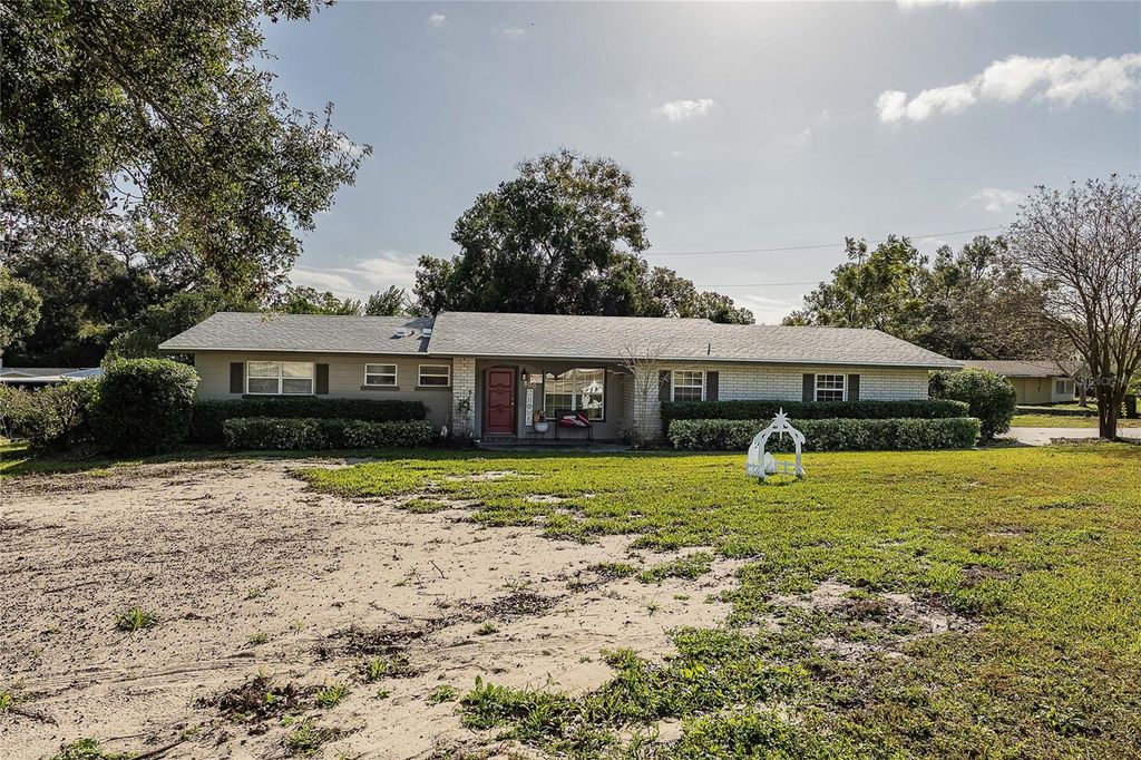 Photo of 800 Avenue L SE, Winter Haven, FL 33880 (MLS # TB8457206)