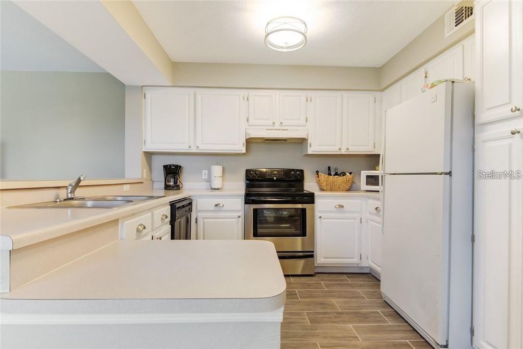 Photo of 13953 Fairway Island Drive #621, Orlando, FL 32837 (MLS # O6385852)