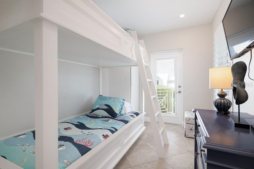 THE VILLAS ON 50TH STREET - Residential