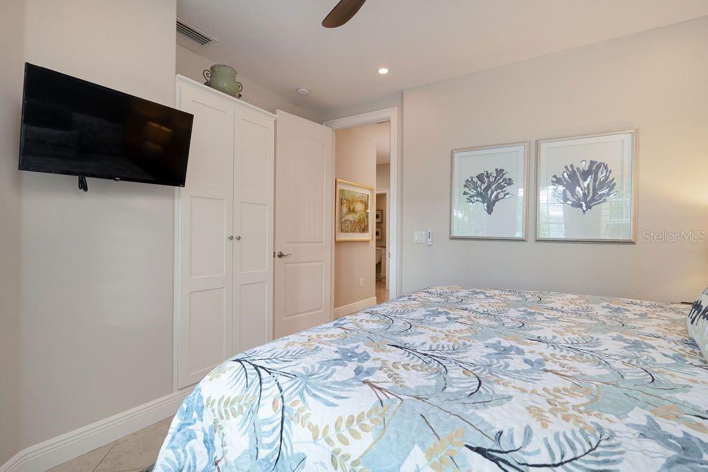 THE VILLAS ON 50TH STREET - Residential