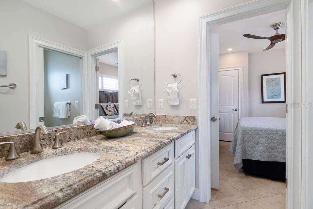 THE VILLAS ON 50TH STREET - Residential