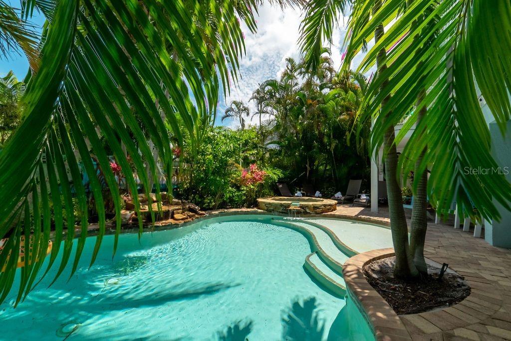 THE VILLAS ON 50TH STREET - Residential