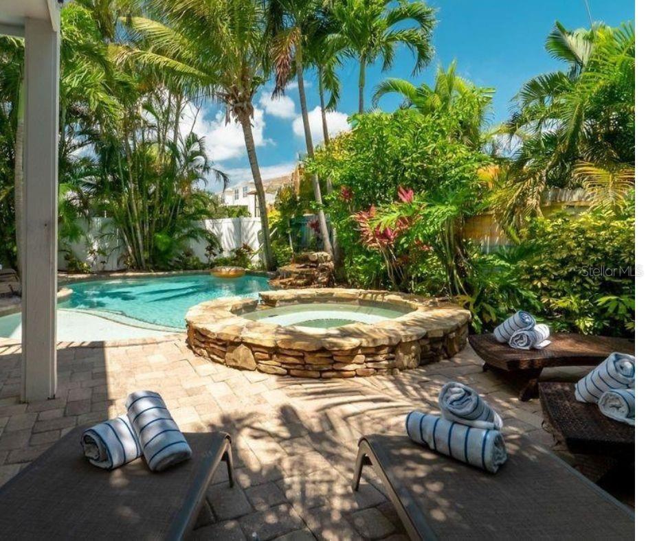 THE VILLAS ON 50TH STREET - Residential