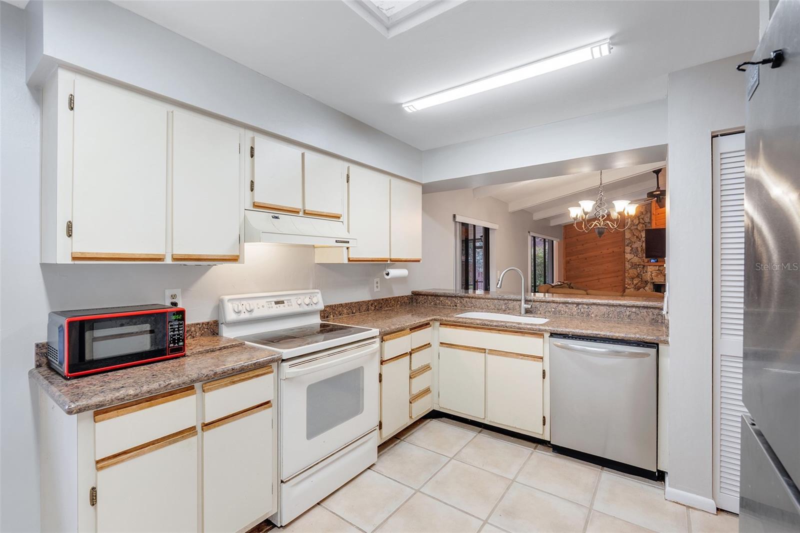 WEDGEWOOD TENNIS VILLAS - Residential