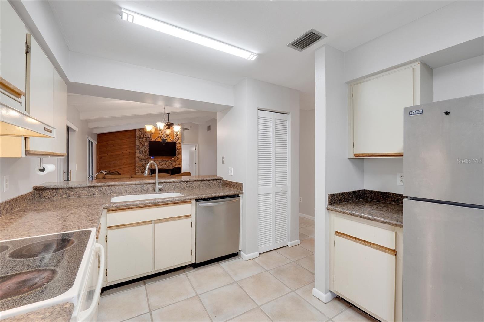 WEDGEWOOD TENNIS VILLAS - Residential