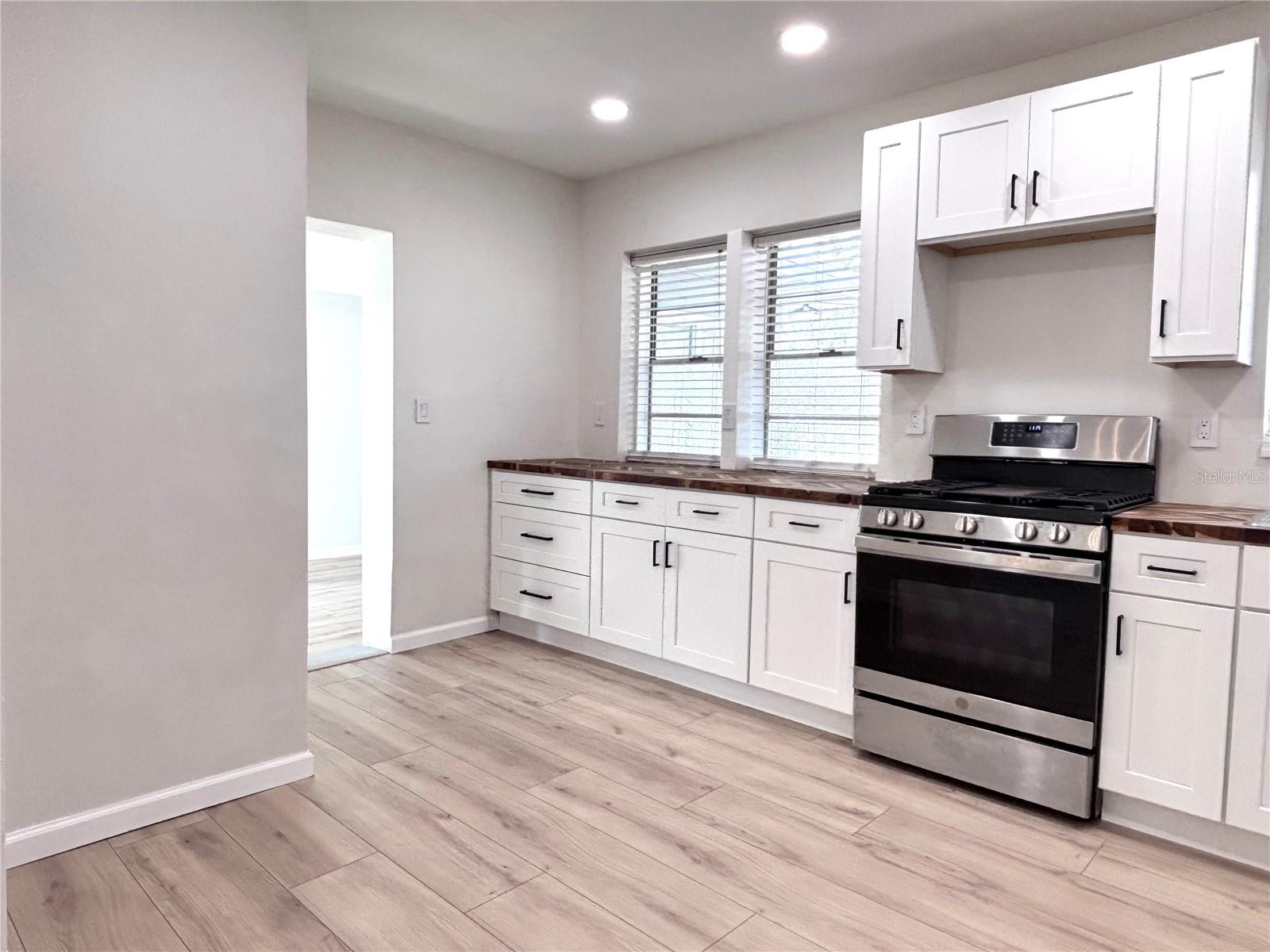 TUCKER 02 BLK 14 KINGSTON - Residential