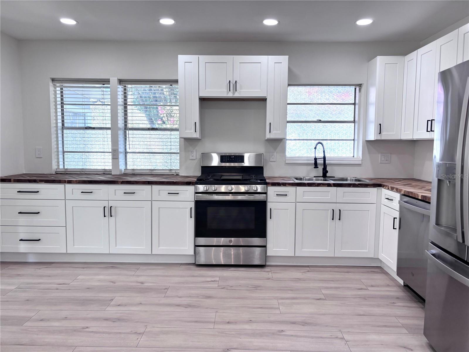 TUCKER 02 BLK 14 KINGSTON - Residential