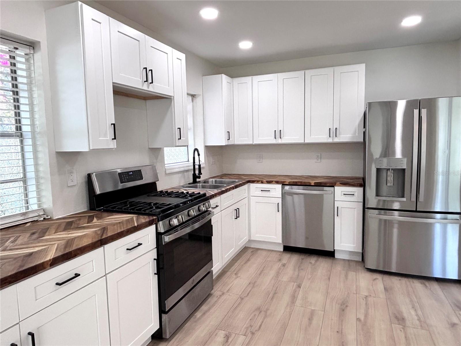 TUCKER 02 BLK 14 KINGSTON - Residential