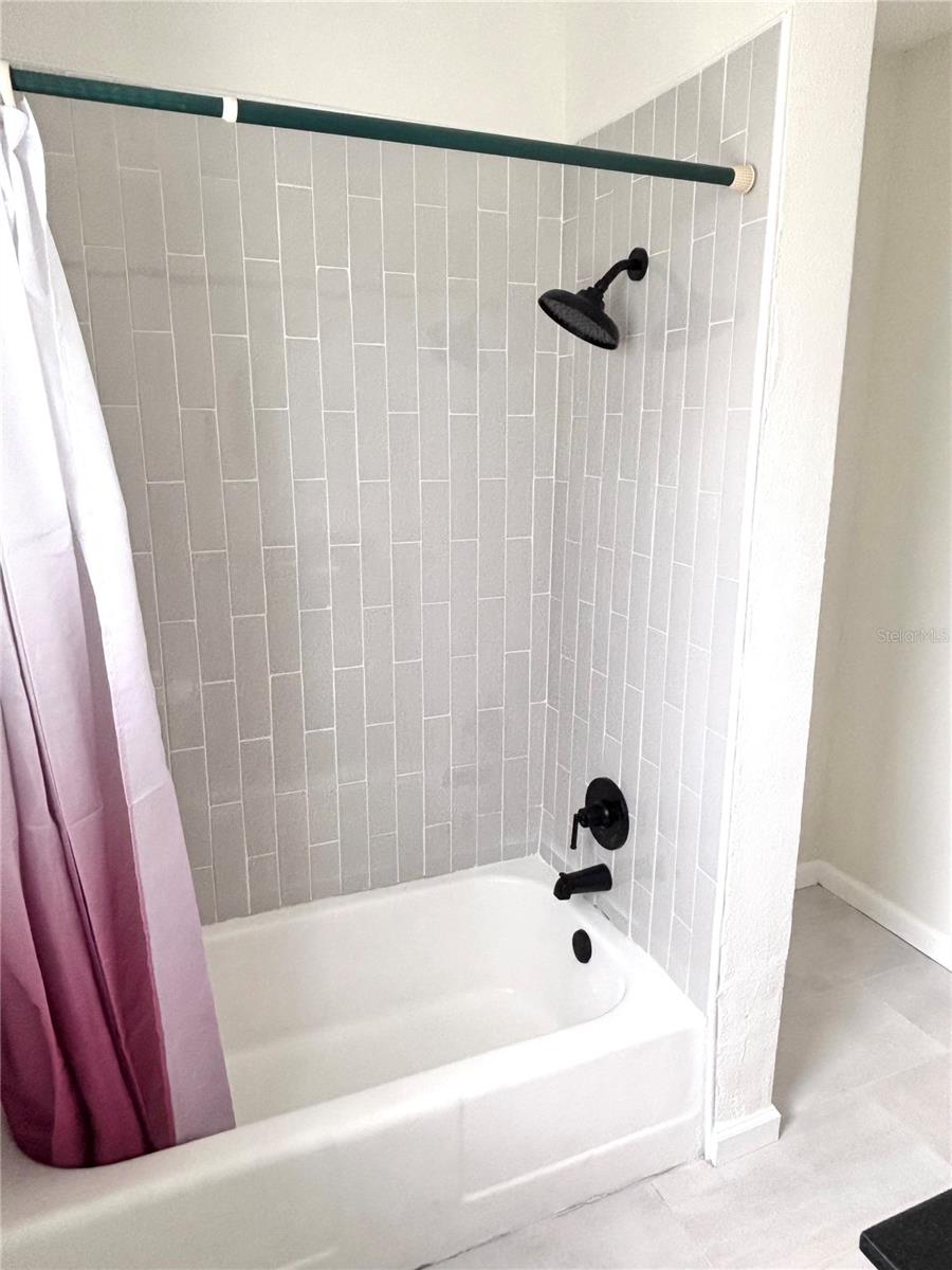 TUCKER 02 BLK 14 KINGSTON - Residential