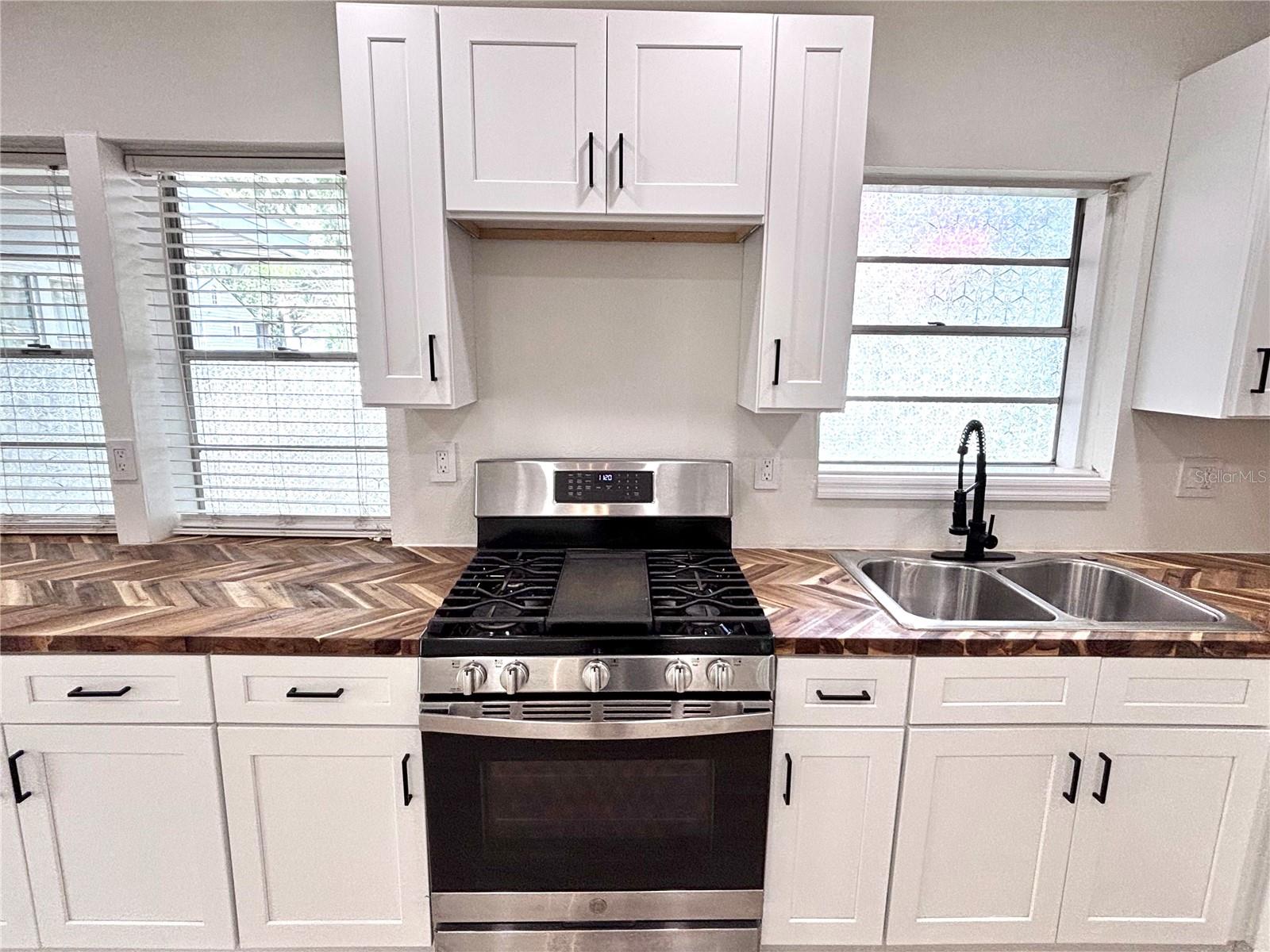 TUCKER 02 BLK 14 KINGSTON - Residential