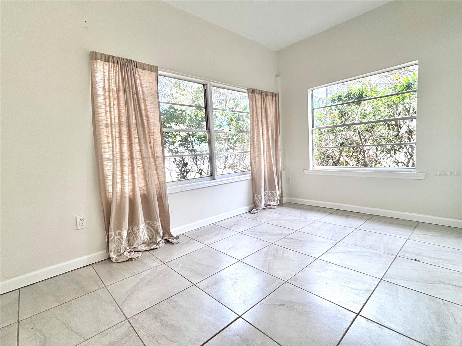 TUCKER 02 BLK 14 KINGSTON - Residential