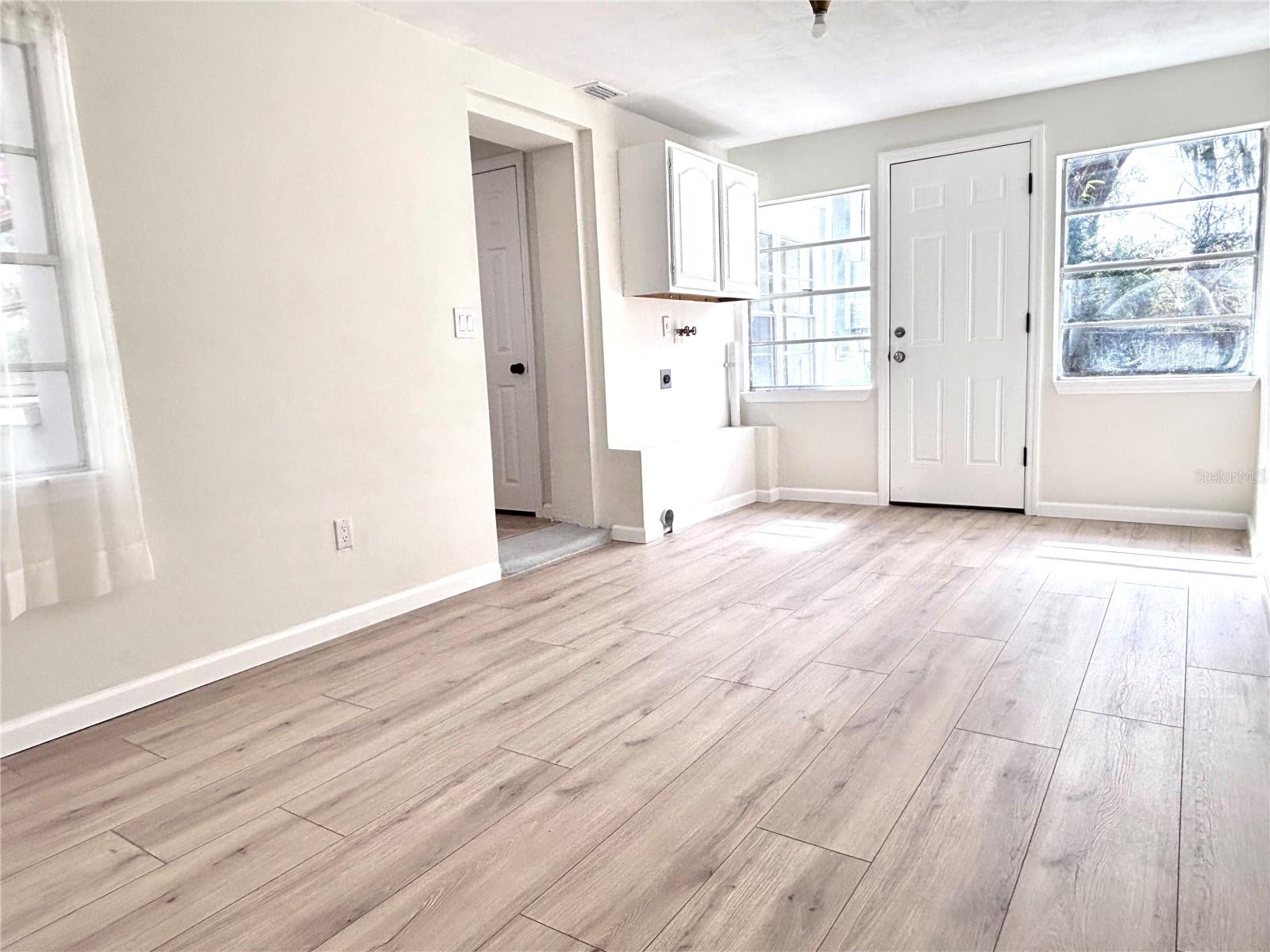 TUCKER 02 BLK 14 KINGSTON - Residential