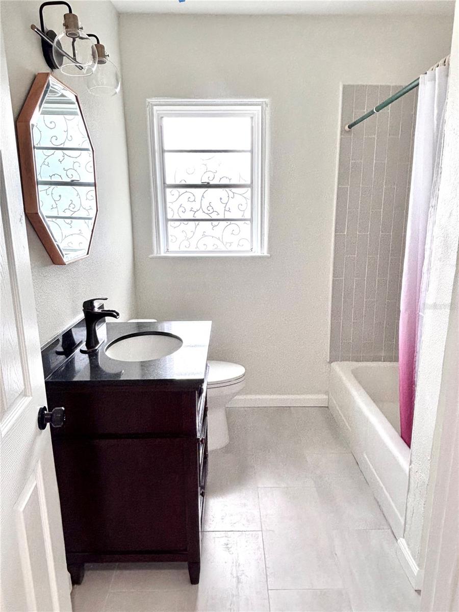 TUCKER 02 BLK 14 KINGSTON - Residential