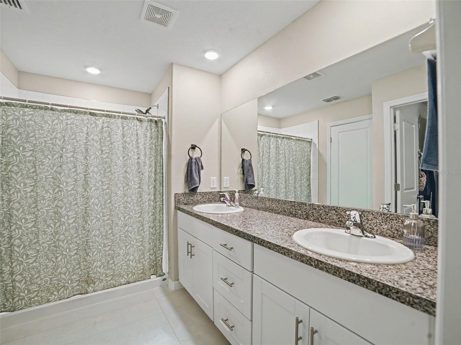 GLENCOVE/BAYPARK PH 2 - Residential