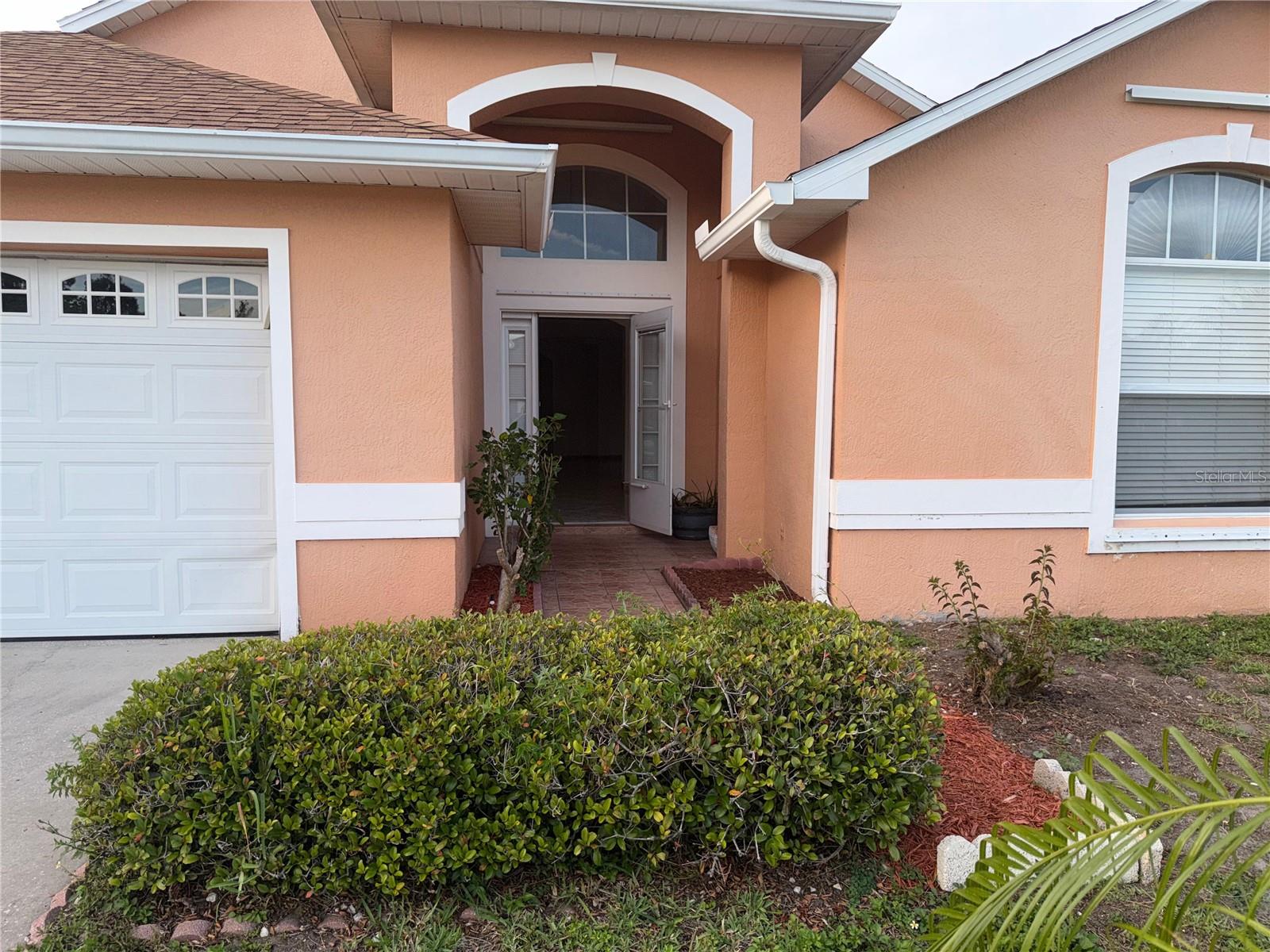 2527 HIKERS COURT