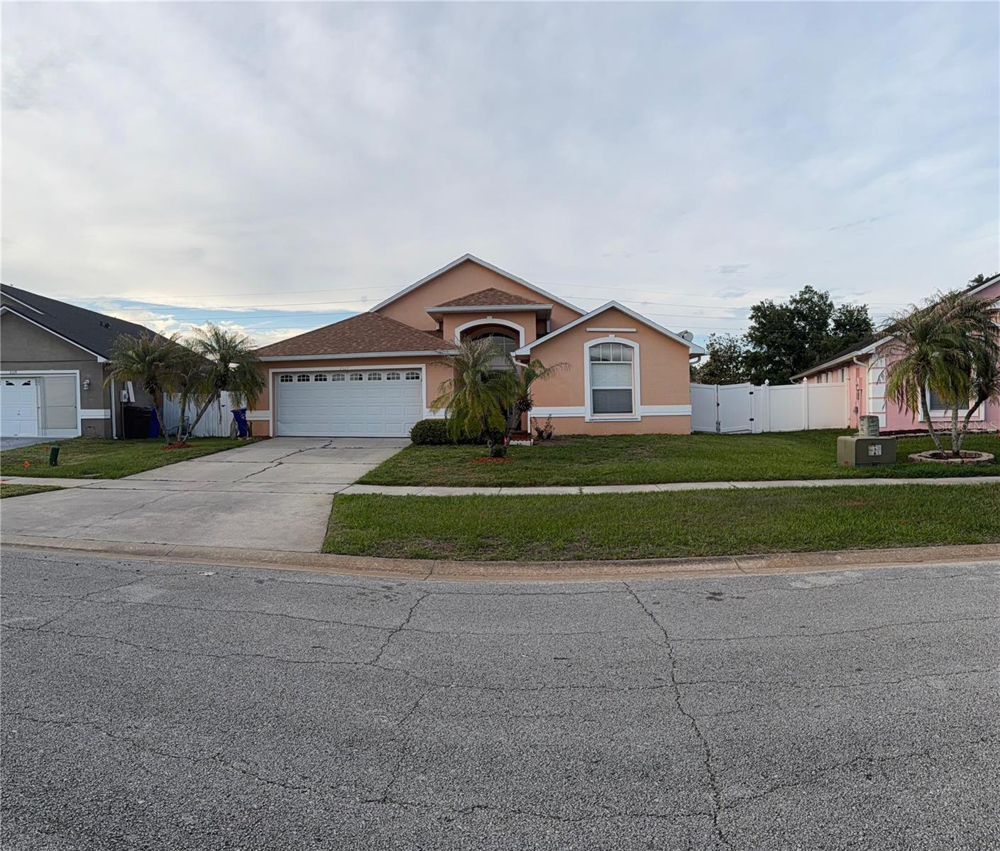 2527 HIKERS COURT