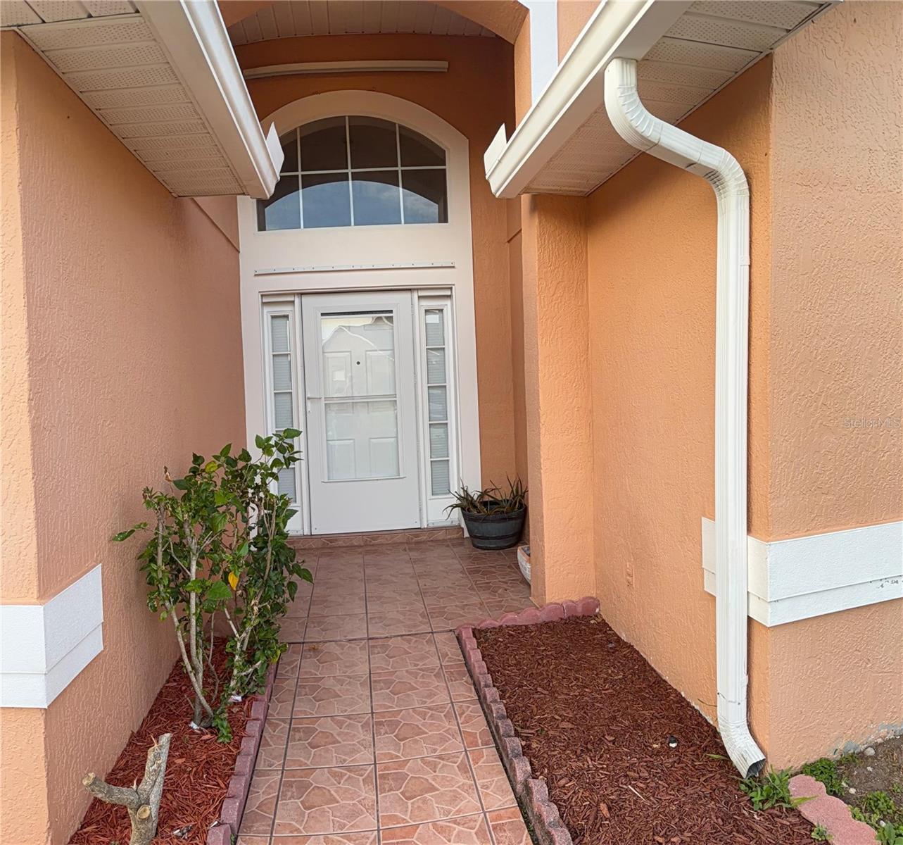 2527 HIKERS COURT