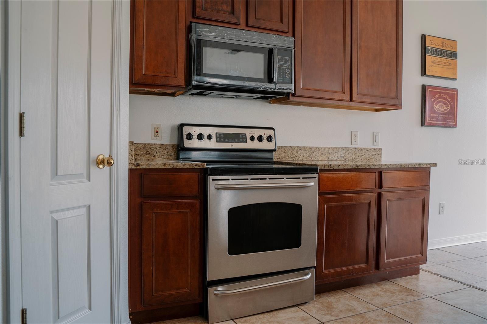 VILLAS AT ESTANCIA CONDO - Residential