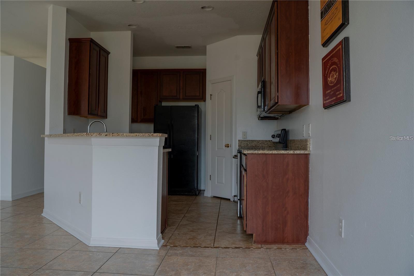 VILLAS AT ESTANCIA CONDO - Residential