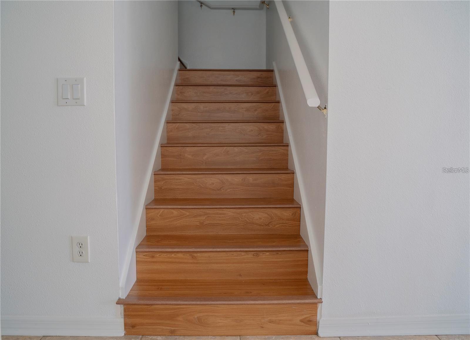 VILLAS AT ESTANCIA CONDO - Residential