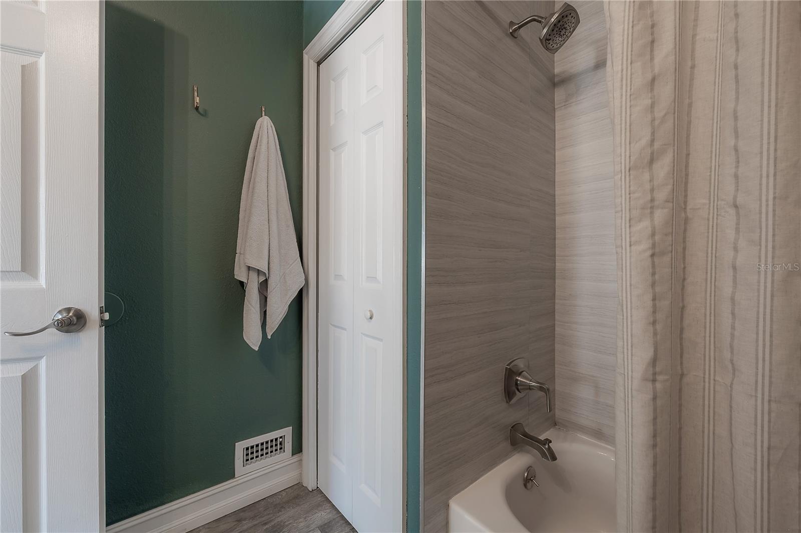 CREST PLACE SOUTH ADD - Residential