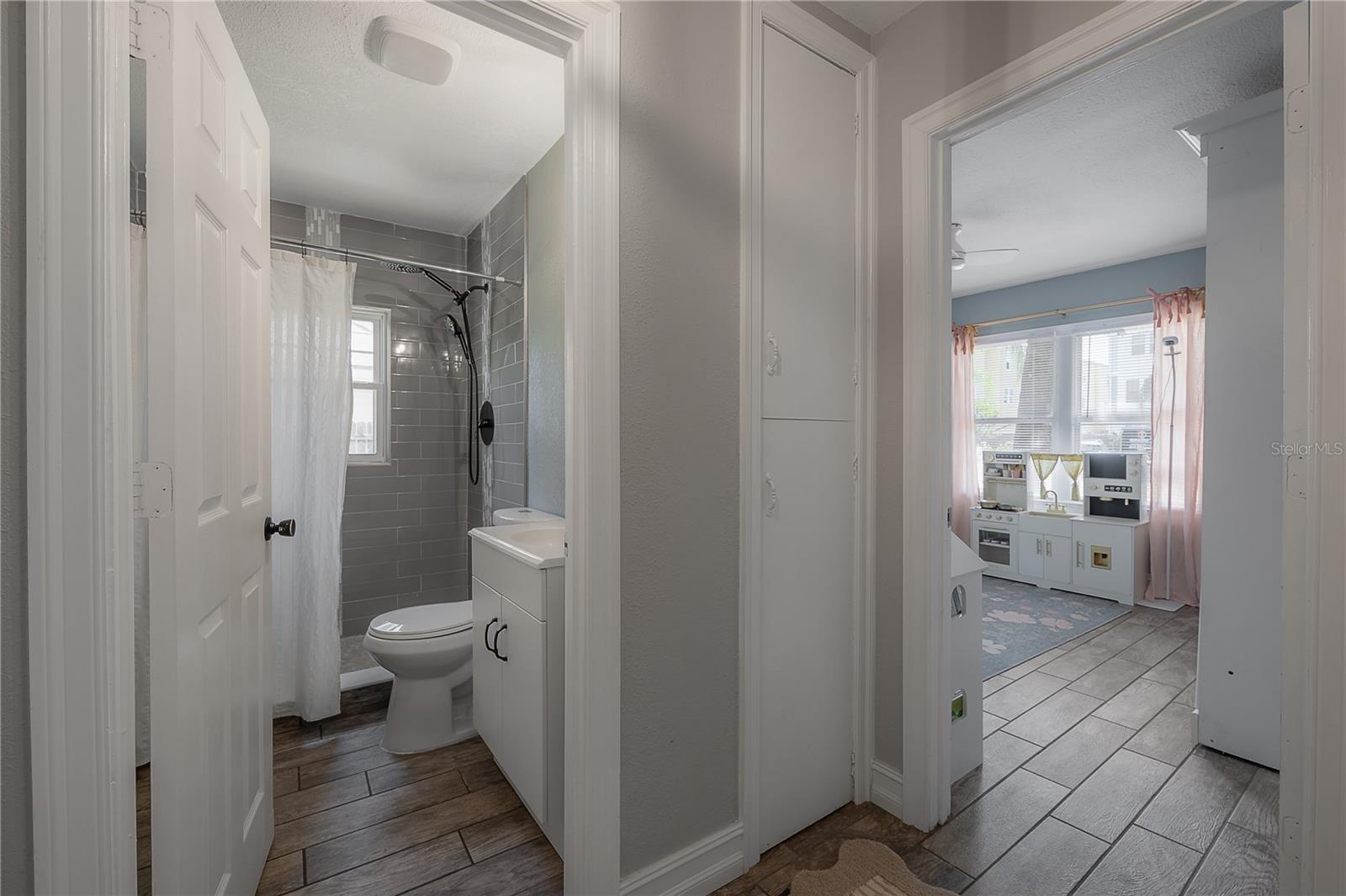 CREST PLACE SOUTH ADD - Residential