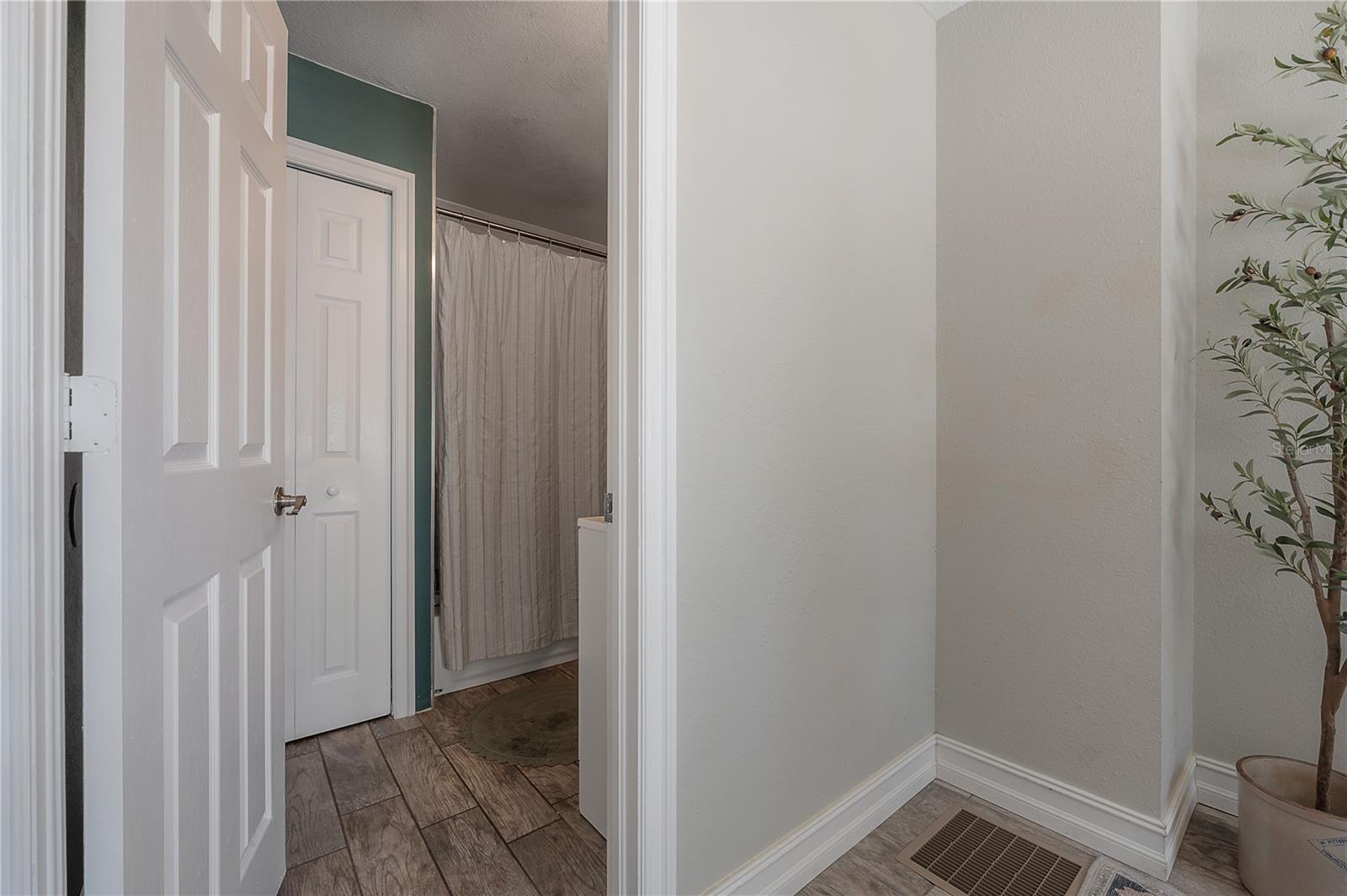 CREST PLACE SOUTH ADD - Residential