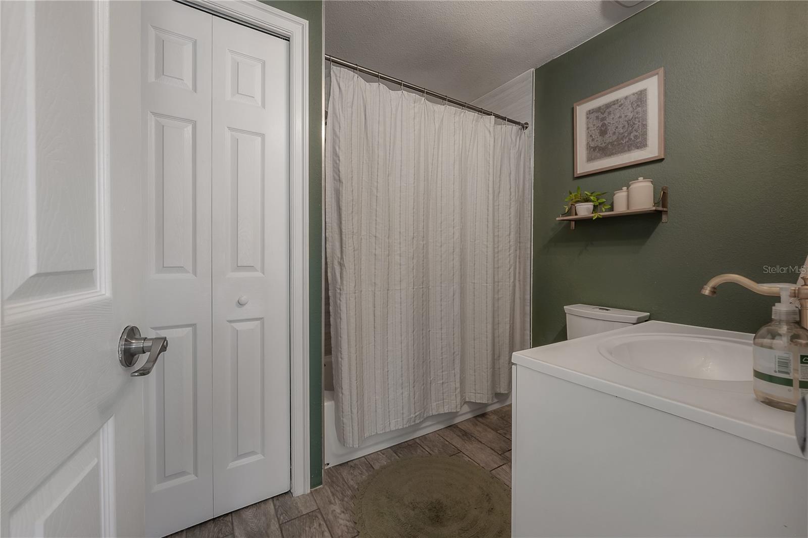 CREST PLACE SOUTH ADD - Residential