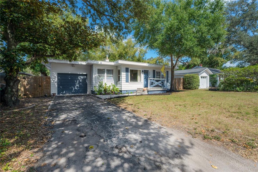 Photo of 904 E Knollwood Street, Tampa, FL 33604 (MLS # TB8440979)