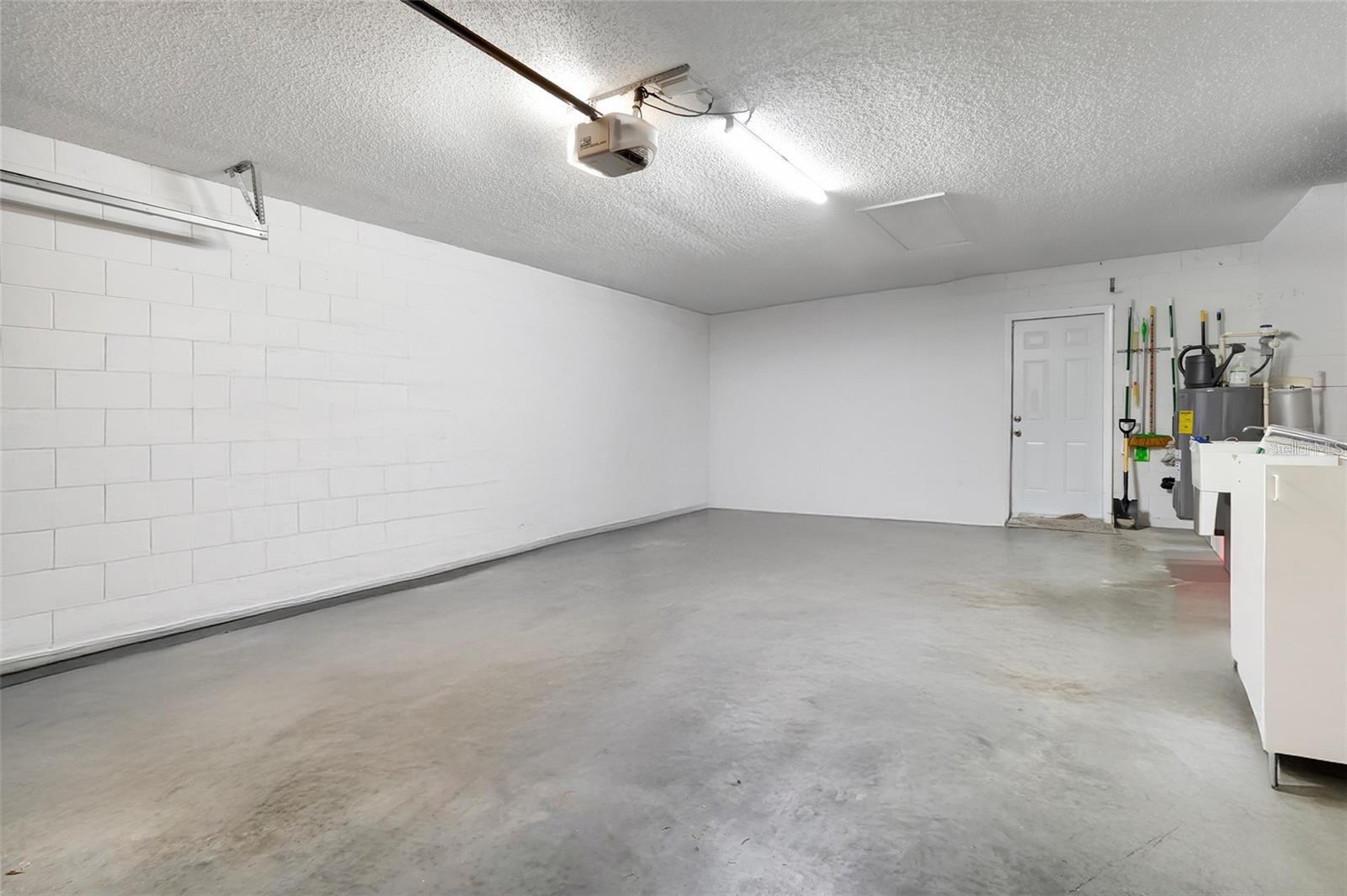 JOHNS LAKE ESTATES - Residential Lease