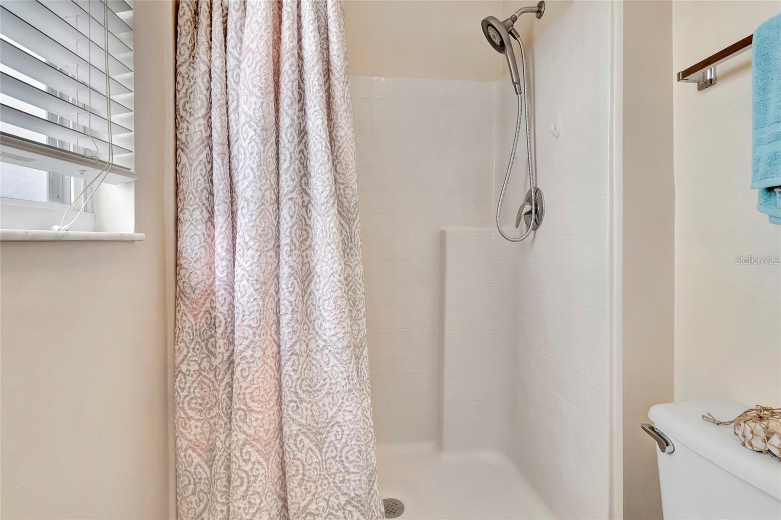 JOHNS LAKE ESTATES - Residential Lease