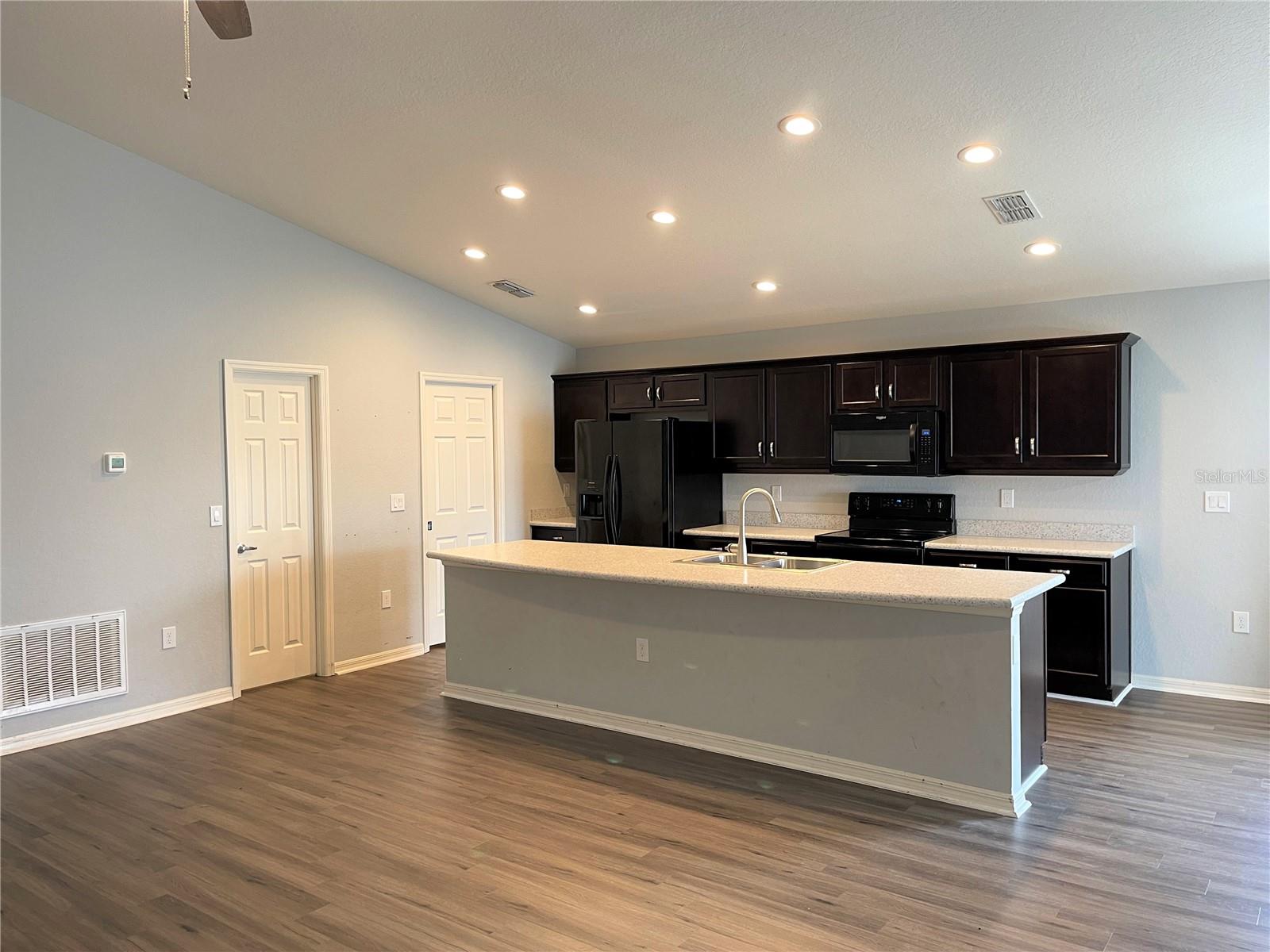 TOWNE PARK ESTATES PHASE 2A - Residential Lease