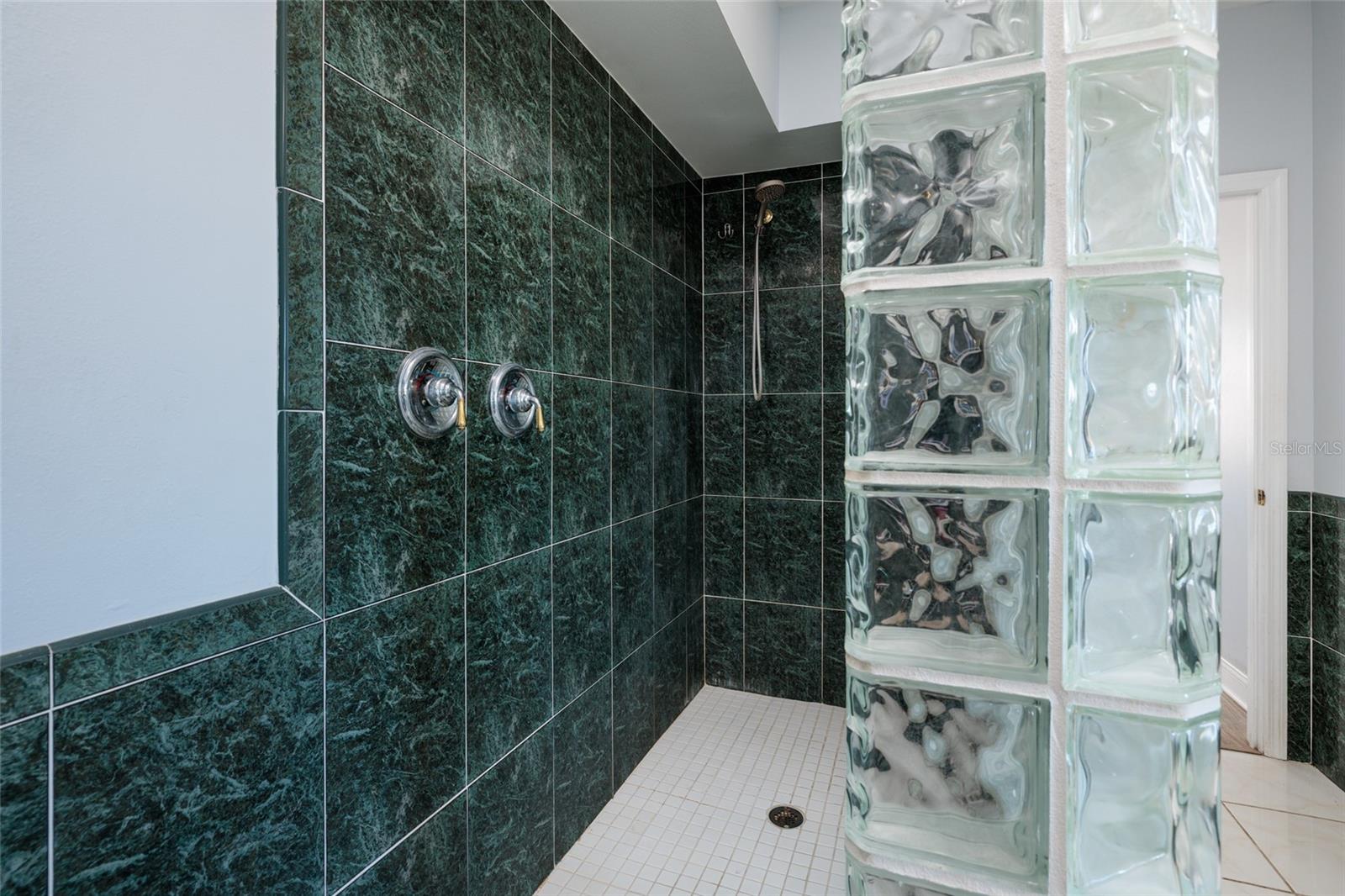 TIERRA VERDE UNIT 1 3RD REP - Residential