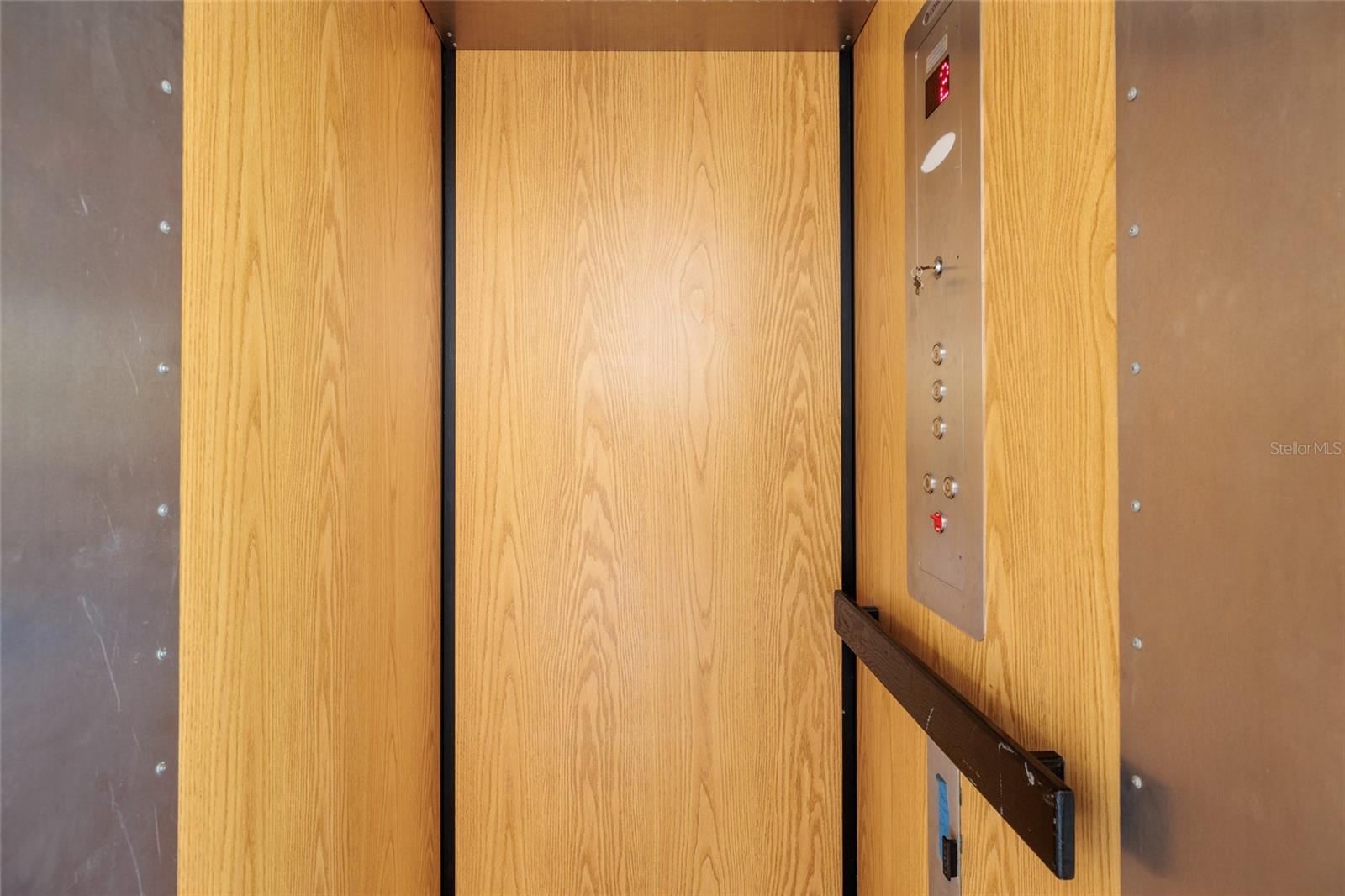 TIERRA VERDE UNIT 1 3RD REP - Residential