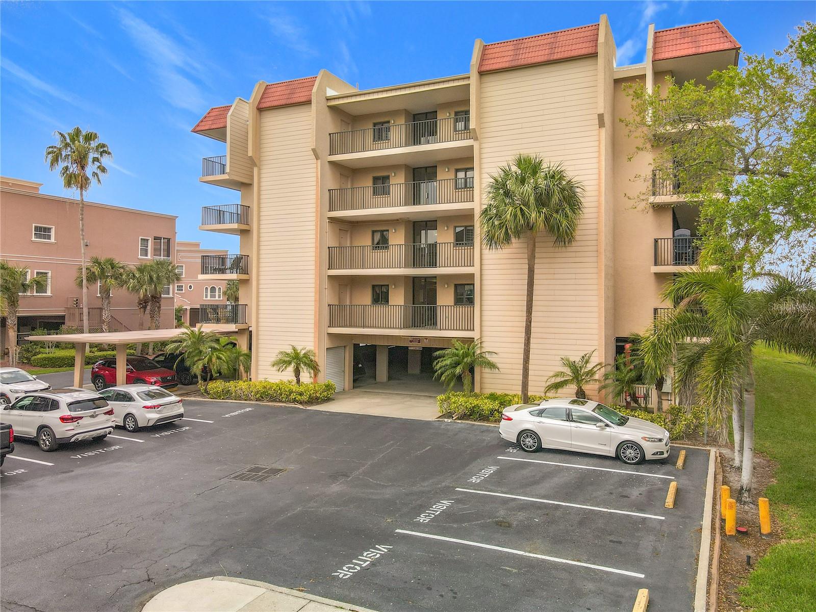 MEDITERRANEAN MANORS - Residential