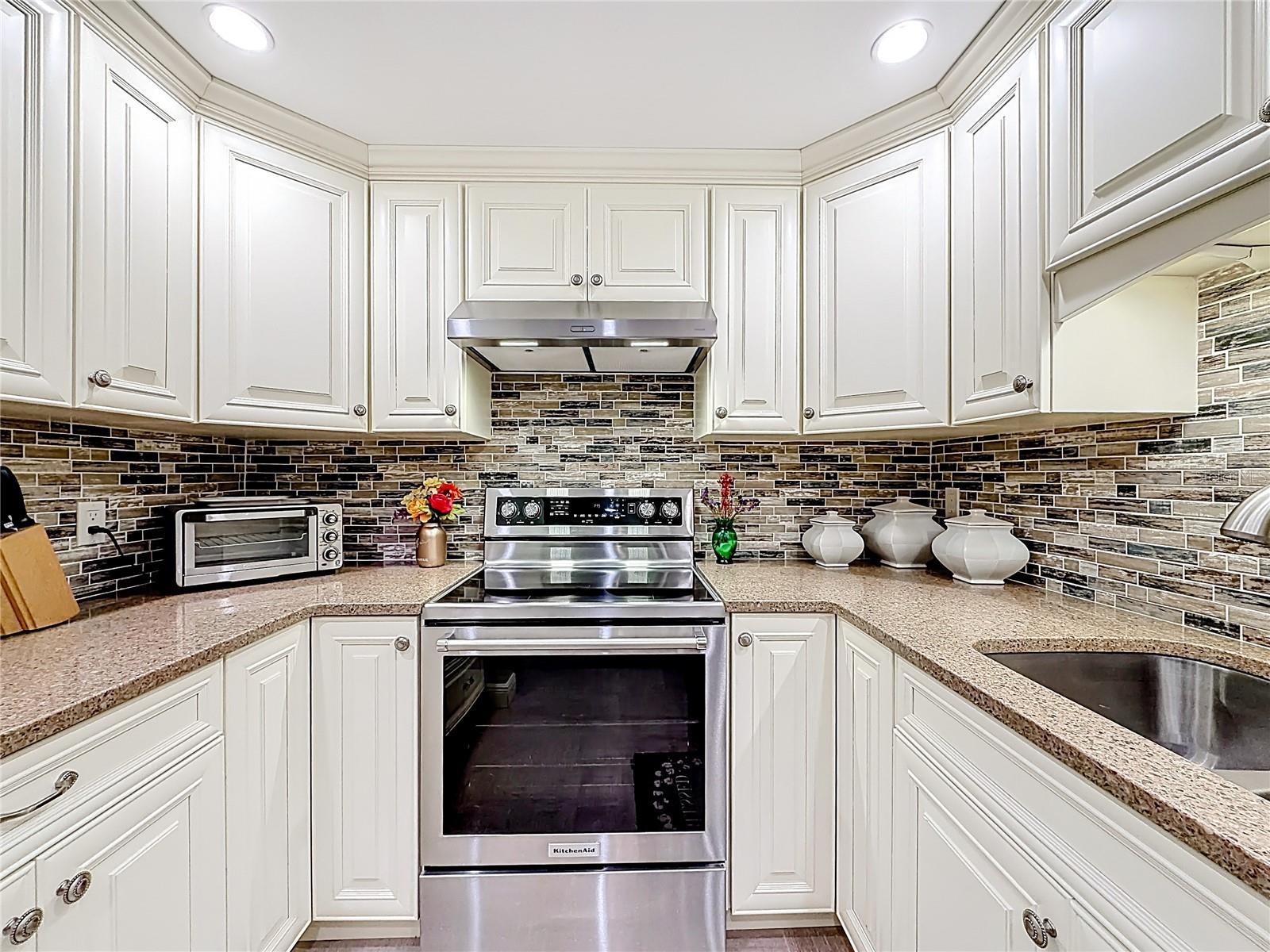 MEDITERRANEAN MANORS - Residential